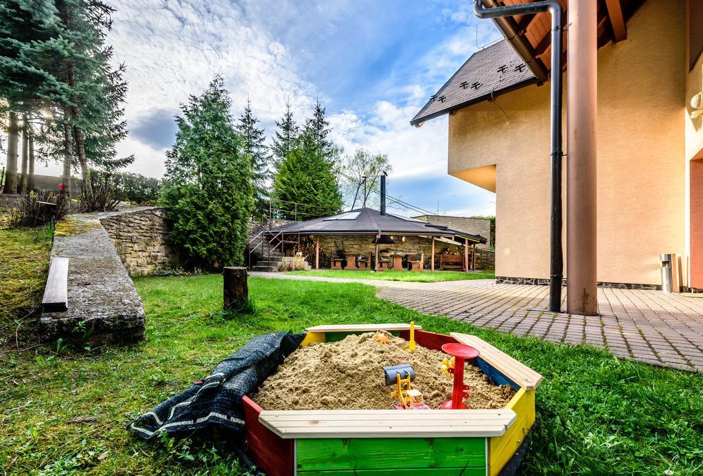 Vila Michal Bešeňová Buitenkant foto